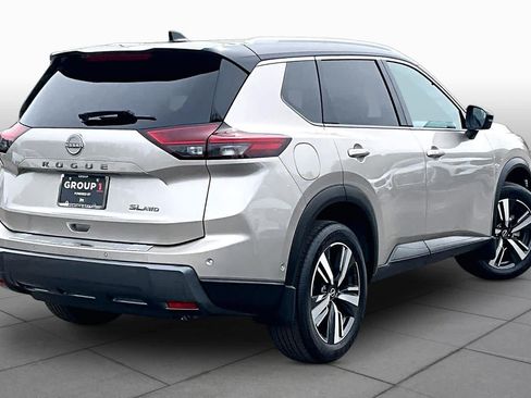 Used 2025 Nissan Rogue SL w/ SL Premium Package AWD/4WD image 13