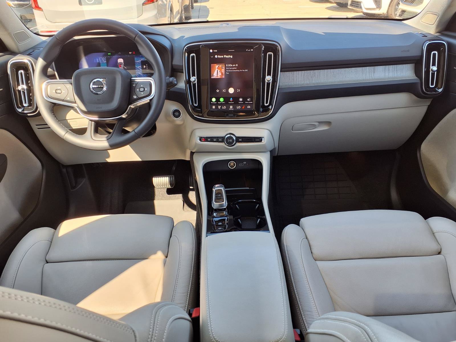 Certified 2023 Volvo XC40 B5 Ultimate w/ Protection Package Premier AWD/4WD image 17