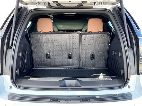 New 2026 Chevrolet Tahoe High Country AWD/4WD image 15