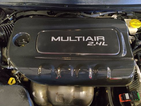 Used 2019 Jeep Cherokee Limited image 30