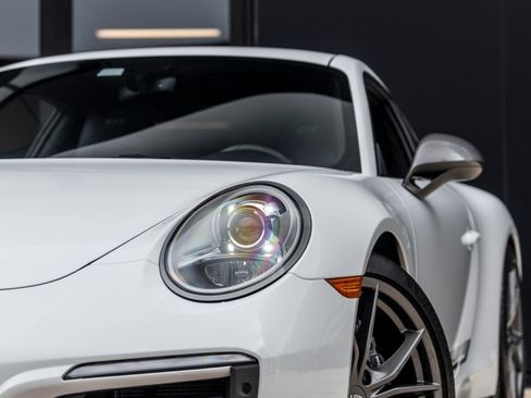 Certified 2018 Porsche 911 Carrera T RWD image 17