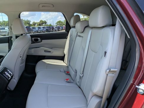 Certified 2025 Kia Sorento S AWD/4WD image 18