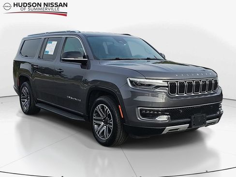 Used 2024 Jeep Wagoneer L Series II RWD image 1