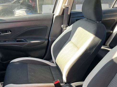 Used 2021 Nissan Versa SV image 29