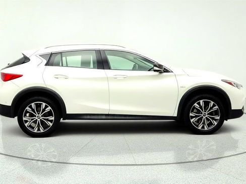 Used 2018 INFINITI QX30 Premium w/ Technology Package AWD/4WD image 4