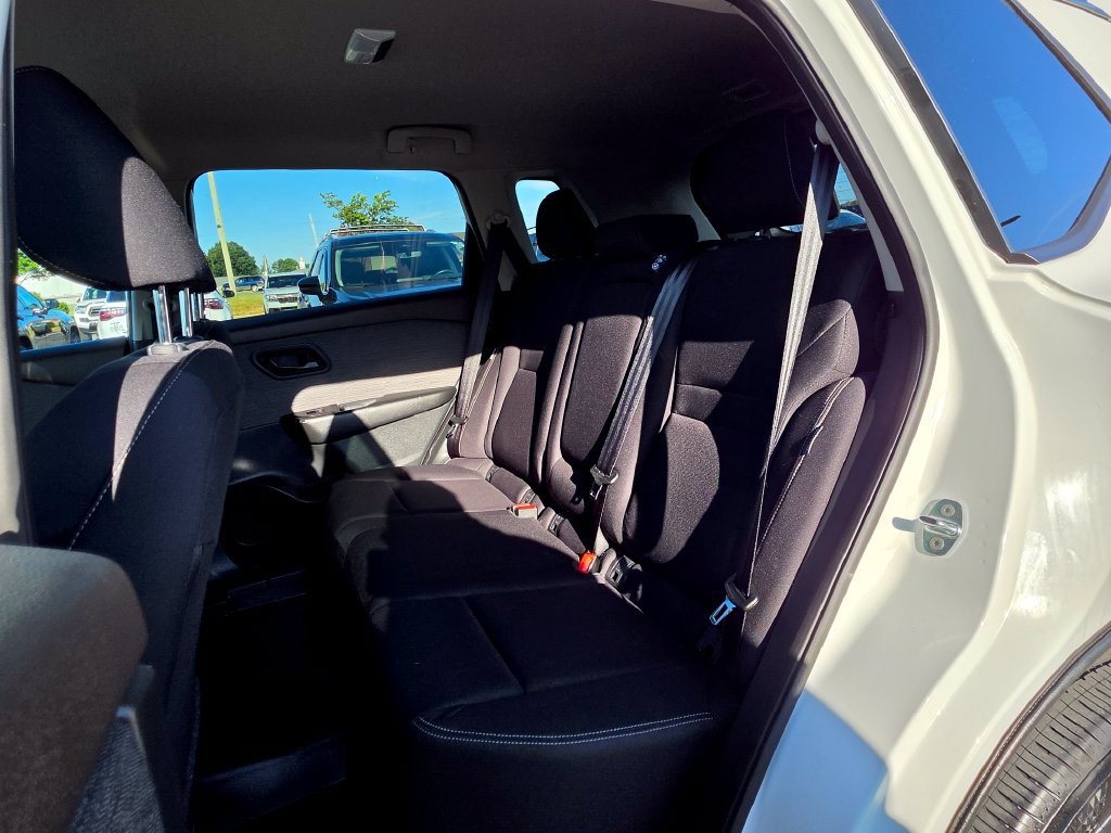 Used 2023 Nissan Rogue S AWD/4WD image 30