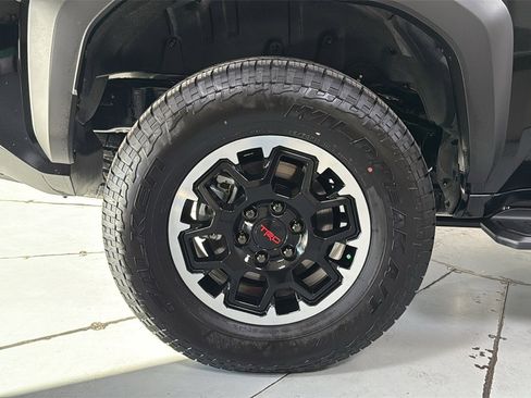 Certified 2025 Toyota 4Runner TRD Off-Road Premium image 22