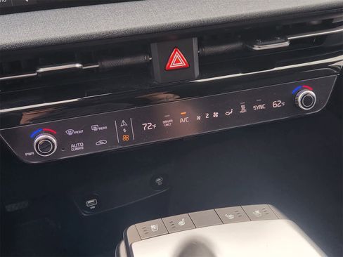 Certified 2024 Kia EV6 Wind image 18