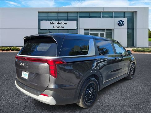 Used 2025 Kia Carnival FWD image 4
