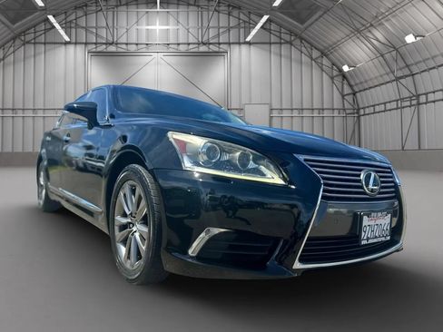 Used 2013 Lexus LS 460 w/ Comfort Pkg RWD image 8