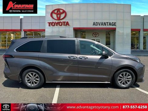 Certified 2022 Toyota Sienna XLE w/ XLE Plus Package FWD image 5