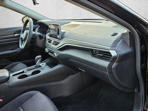 Used 2025 Nissan Altima 2.5 SV FWD image 18