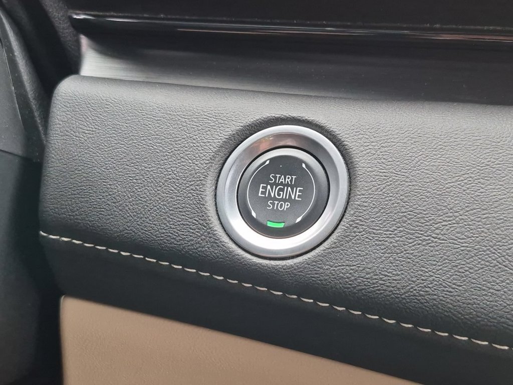 Used 2024 Cadillac Escalade Premium Luxury RWD image 17
