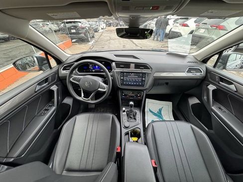 Used 2022 Volkswagen Tiguan SE image 17