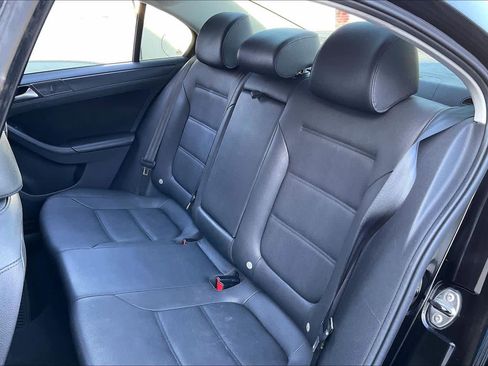 Used 2011 Volkswagen Jetta SE image 20