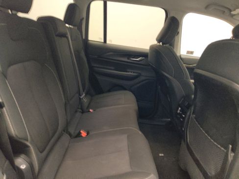 Used 2024 Jeep Grand Cherokee Laredo RWD image 19