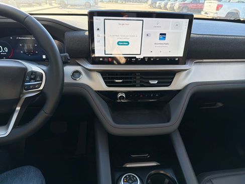 New 2025 Ford Explorer Active w/ Active Comfort Package image 17