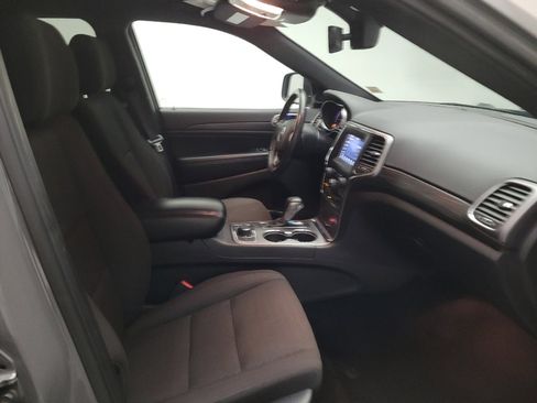 Used 2019 Jeep Grand Cherokee Laredo AWD/4WD image 21