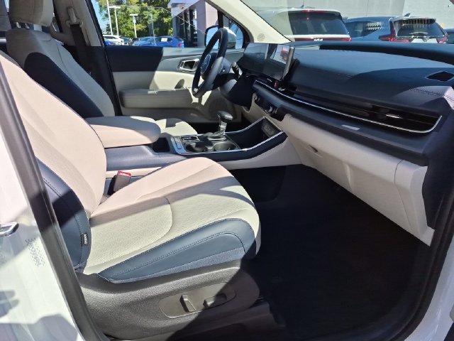 Used 2026 Kia Carnival EX FWD image 27