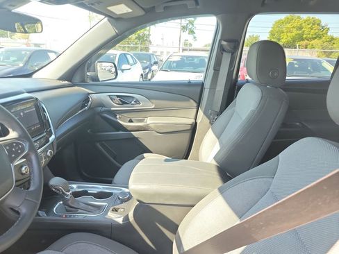 Used 2023 Chevrolet Traverse LT image 16