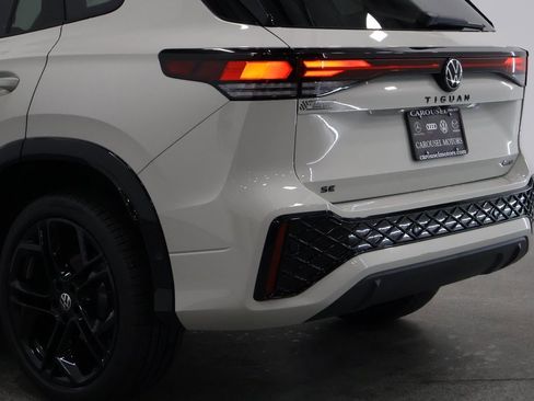 New 2026 Volkswagen Tiguan SE R-Line image 10