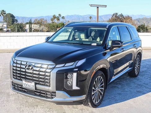 Used 2023 Hyundai Palisade Calligraphy image 3