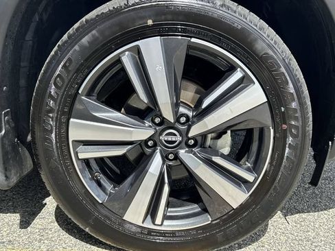 Certified 2025 Nissan Rogue SL AWD/4WD image 13