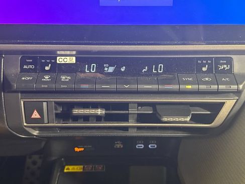 Used 2025 Toyota Camry SE w/ Multimedia Upgrade Package FWD image 29