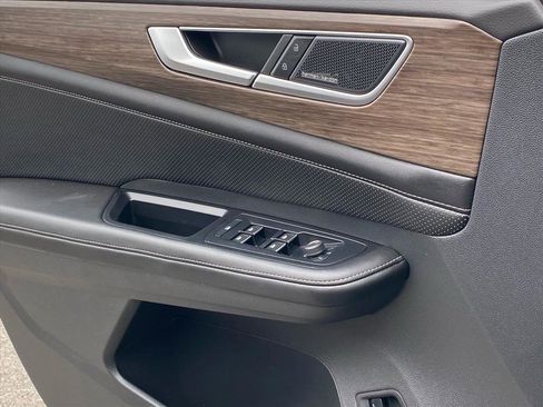 Certified 2024 Volkswagen Atlas SEL Premium R-Line image 19