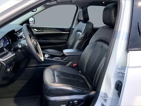 Used 2022 Jeep Grand Cherokee Limited 4xe image 11