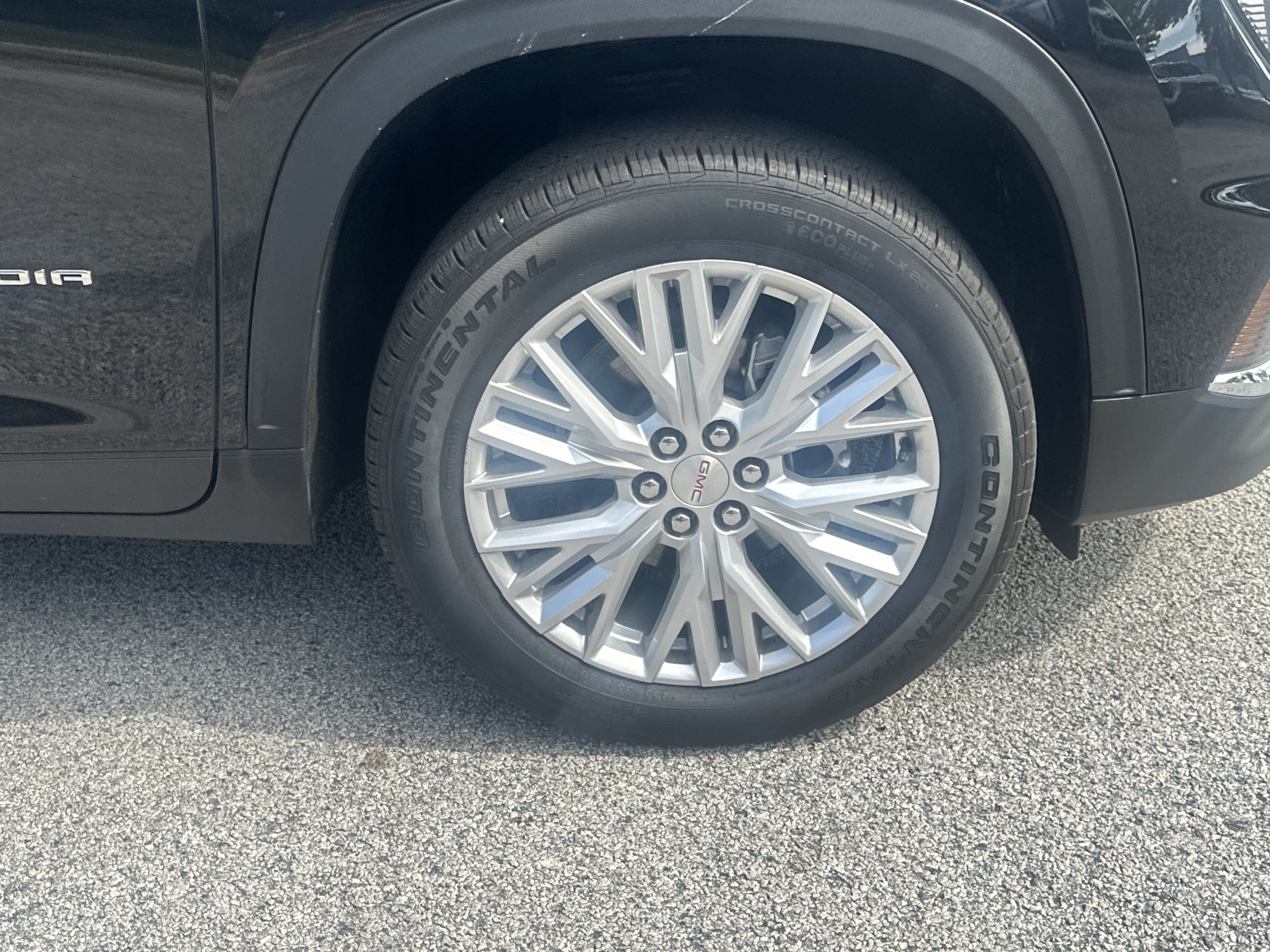 Used 2026 GMC Acadia Elevation w/ Elevation Premium Package FWD image 12