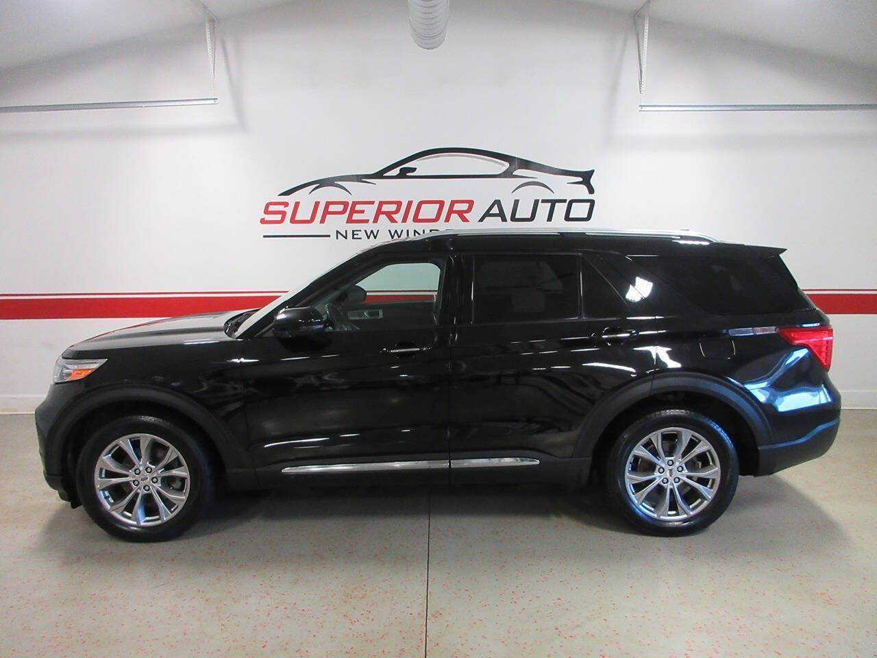 Used 2021 Ford Explorer Limited w/ Equipment Group 301A AWD/4WD image 2