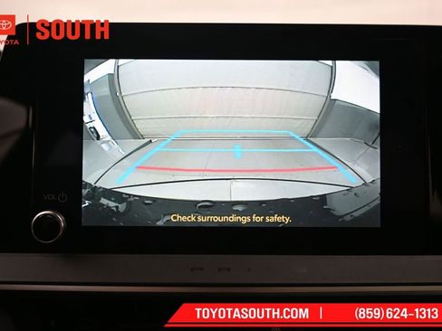 Used 2025 Toyota Prius LE FWD image 19