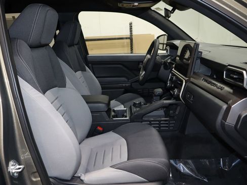 Used 2025 Toyota Tacoma TRD Off-Road image 17