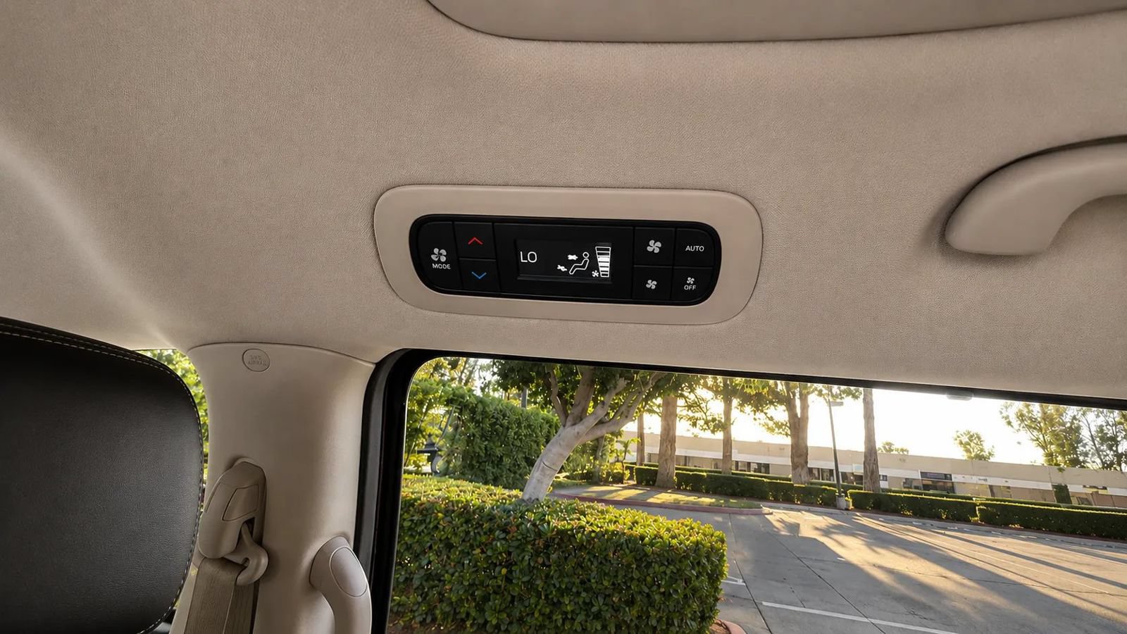 Used 2024 Chrysler Pacifica Touring-L FWD image 23