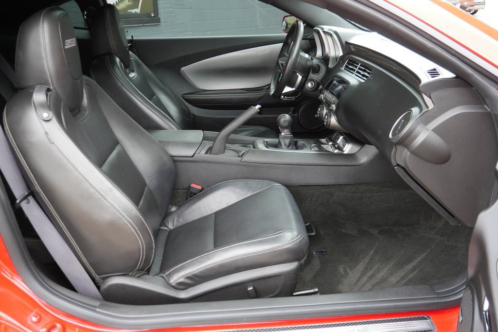 Used 2011 Chevrolet Camaro SS RWD image 9