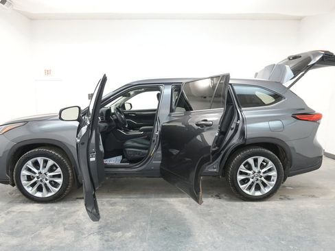 Used 2021 Toyota Highlander Limited image 28