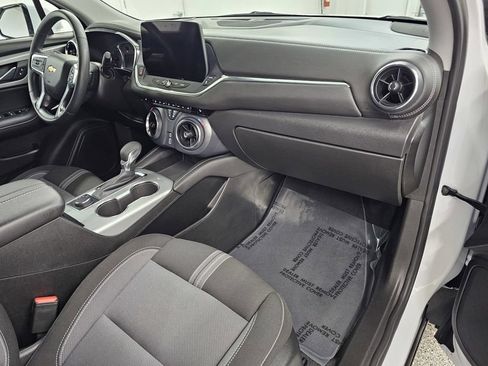 Used 2025 Chevrolet Blazer LT FWD image 11