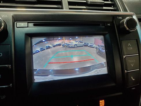 Used 2015 Toyota Camry LE image 28