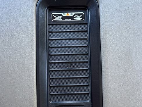 Used 2017 GMC Yukon SLT image 31