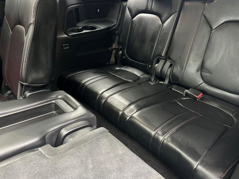 Certified 2025 Honda Pilot Black Edition image 15