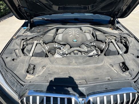 Used 2022 BMW 750i xDrive w/ Executive Package image 32