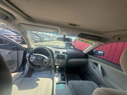 Used 2010 Toyota Camry LE image 8