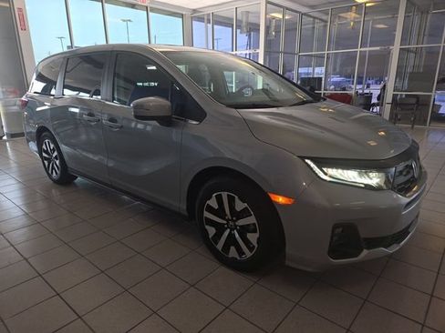 Used 2025 Honda Odyssey EX-L image 2
