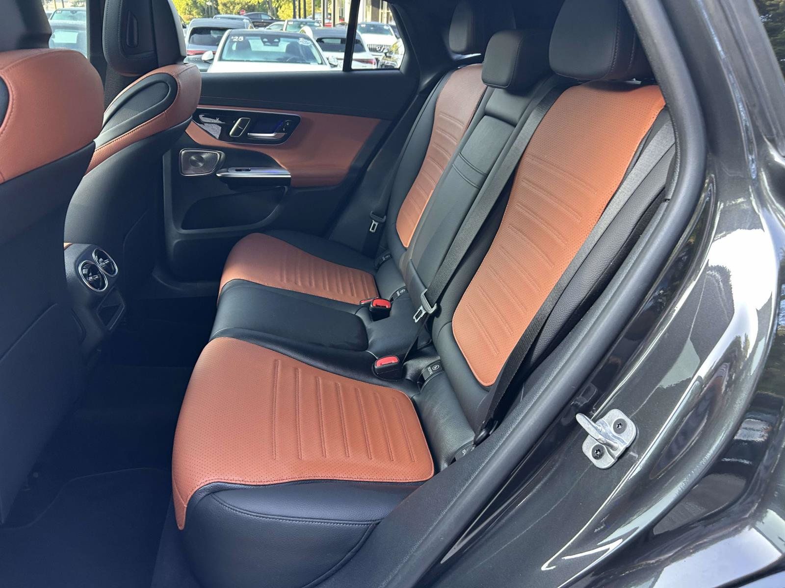 Used 2024 Mercedes-Benz GLC 300 4MATIC image 41