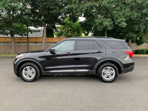 Certified 2024 Ford Explorer XLT w/ Equipment Group 202A AWD/4WD image 2