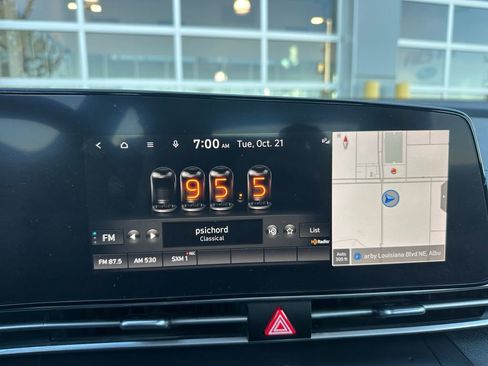 Used 2023 Hyundai Elantra SEL w/ Convenience Package image 11