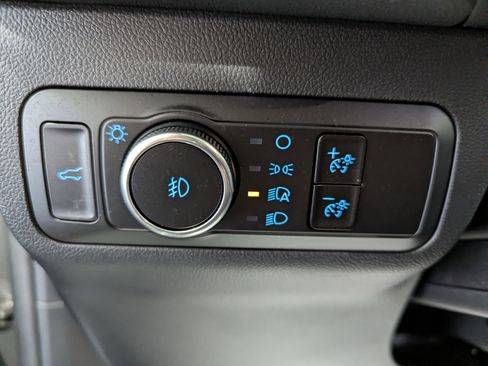 Used 2025 Ford Escape ST-Line Select w/ Class II Trailer Tow Package AWD/4WD image 17