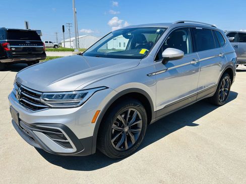 Used 2022 Volkswagen Tiguan SE image 33