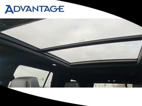 Used 2022 Cadillac Escalade Premium Luxury image 20